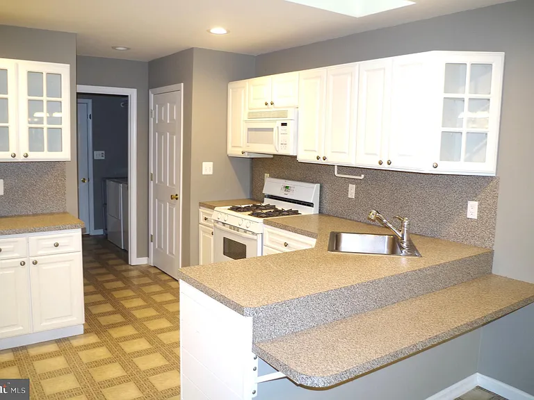 812 Petinot Pl — Photo 5
