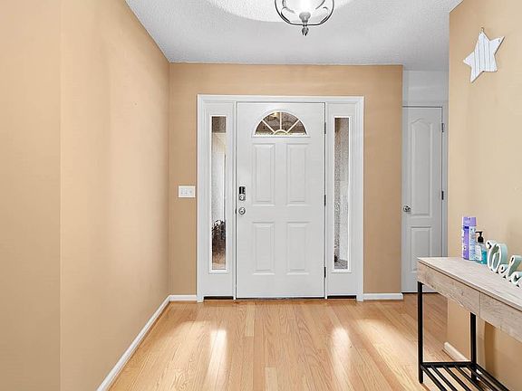 3rd image of 156 Shadowlake Dr