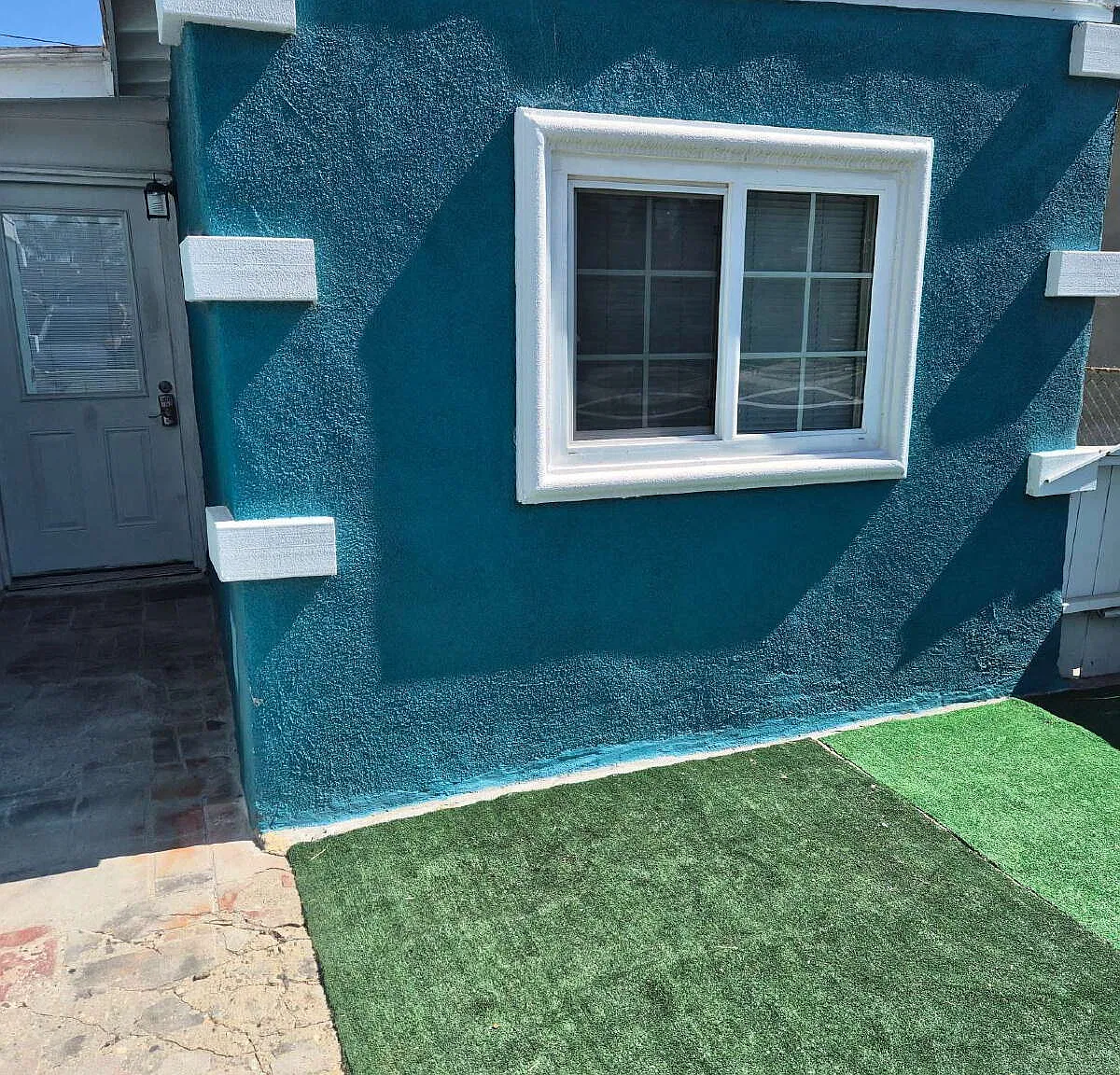 2 bed, 1.0 bath, $2,500 — Photo 2