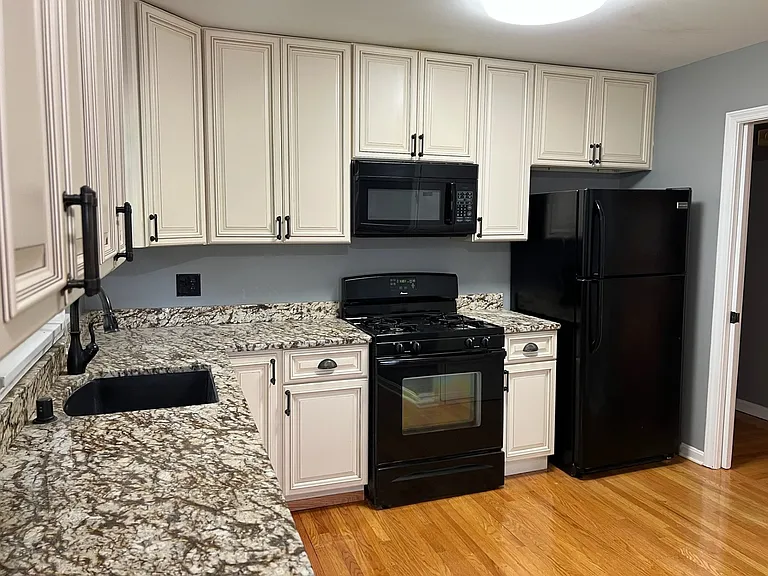 1502 Lynn Way — Photo 13