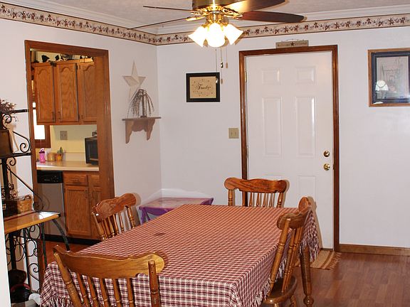 5th image of 204 N Violet Dr