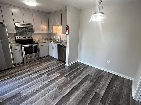 4th image of 1814 Fox Run Dr APT 1