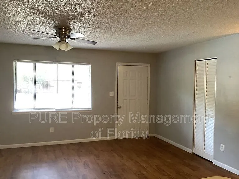 3800 NE 41st St #A — Photo 2