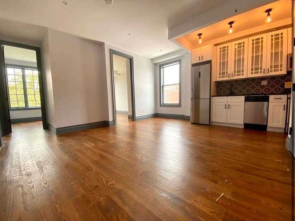 1st image of 262 Sullivan Pl #6A