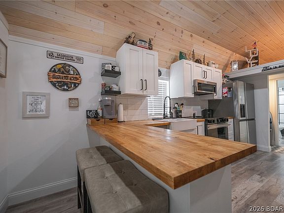 3rd image of 11405 Ulysses Rd