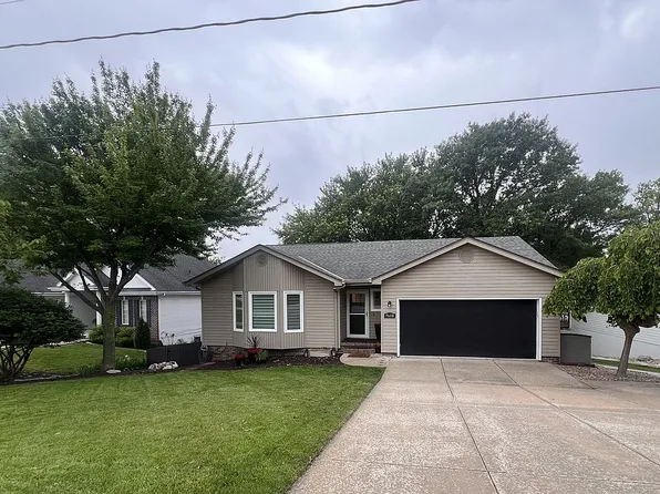 9608 Clubhouse Cir, Plattsmouth, NE 68048