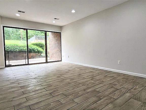 5th image of 11232 Chestnut Grove Sq APT 19