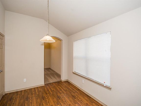 4th image of 5116 Mirror Lake Dr