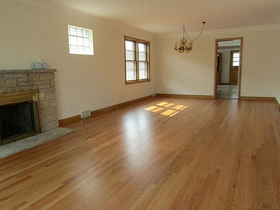 5th image of 2653 W 94th St