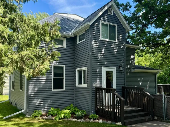404 Elk St NW, Warroad, MN 56763