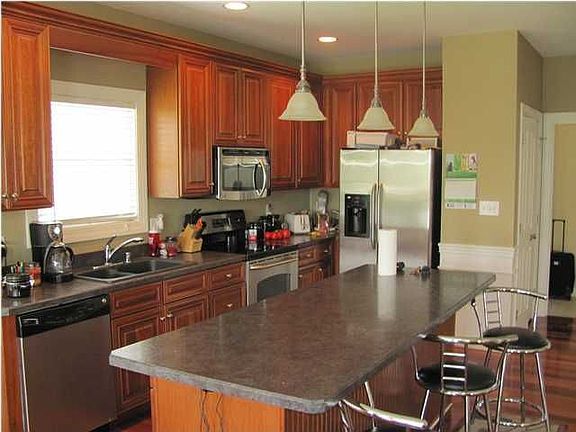 3rd image of 231 Knights Ct