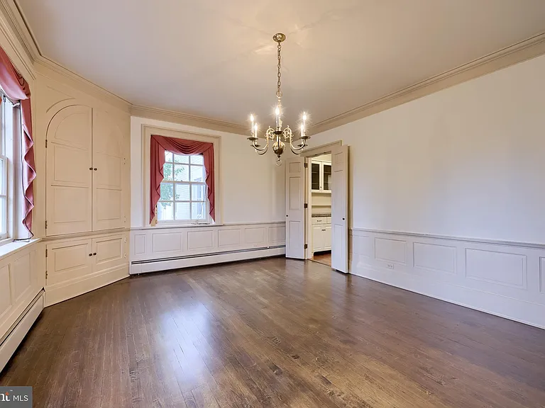 226 E Caracas Ave — Photo 15