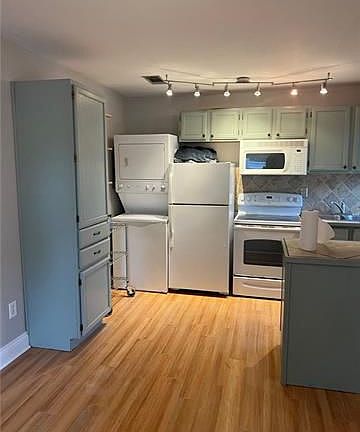 3rd image of 222 Alonzo St