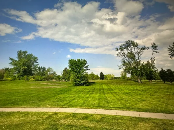 221 Fairway Dr, Beecher, IL 60401