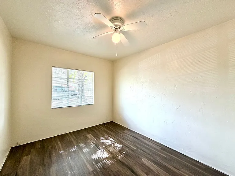 Dodge Fairmount Apartments — Photo 8