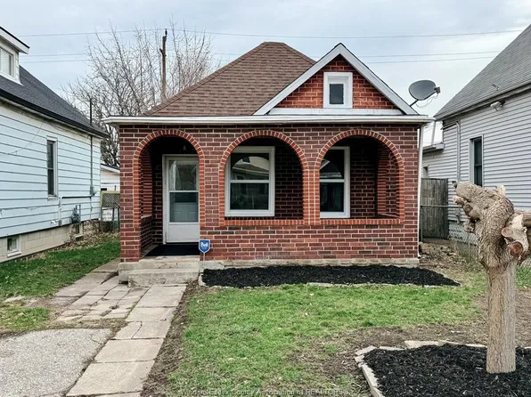 1046 Lillian Ave, Windsor, ON N9A 1V7