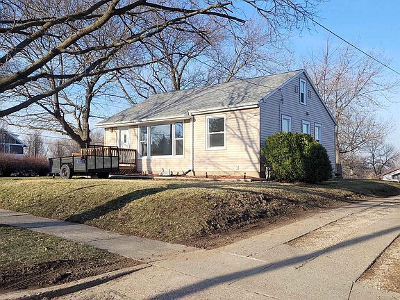 2nd image of 2417 S Clinton St