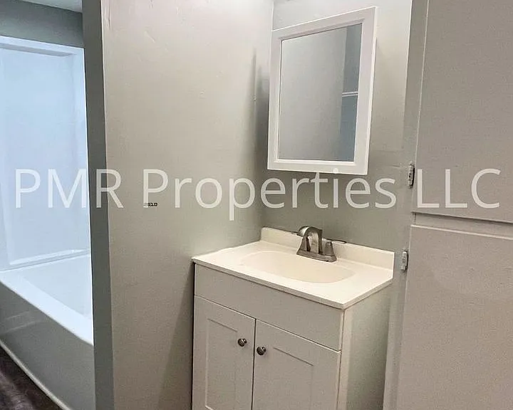 905 Logan St — Photo 8