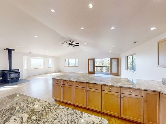 3rd image of 96525 Cape Ferrelo Rd