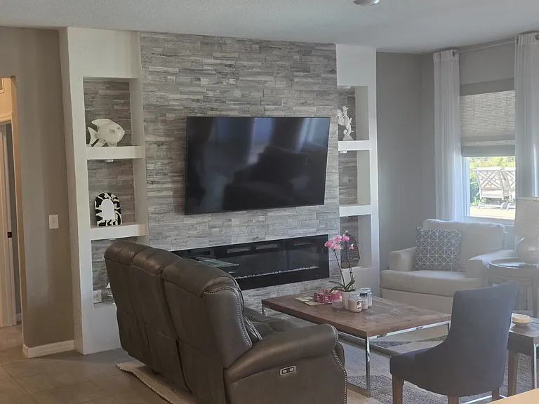 16457 Woodside Gln — Photo 3