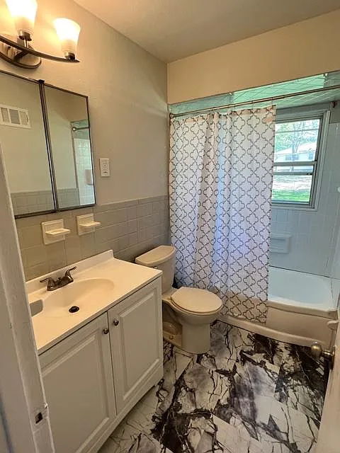 3 bed, 1.5 bath, 1469 sqft, $1,595 — Photo 4