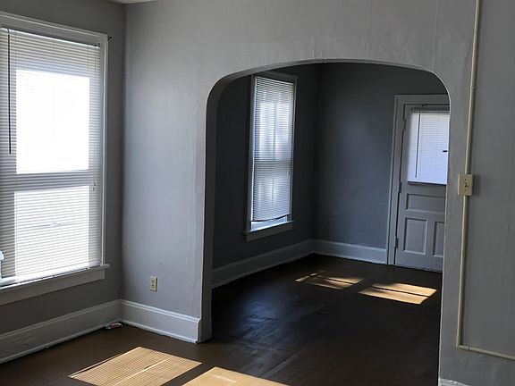 2nd image of 1559 Thomas Ave