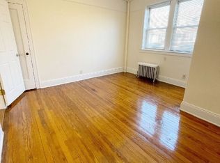 25-43 33rd St #1F, Astoria, NY 11102