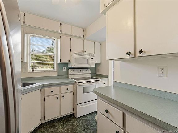 3rd image of 1941 SW Palm City Rd APT B