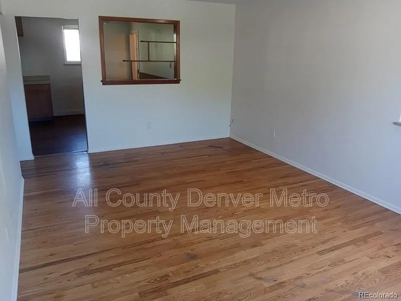 3 bed, 1.0 bath, 1120 sqft, $2,295 — Photo 2