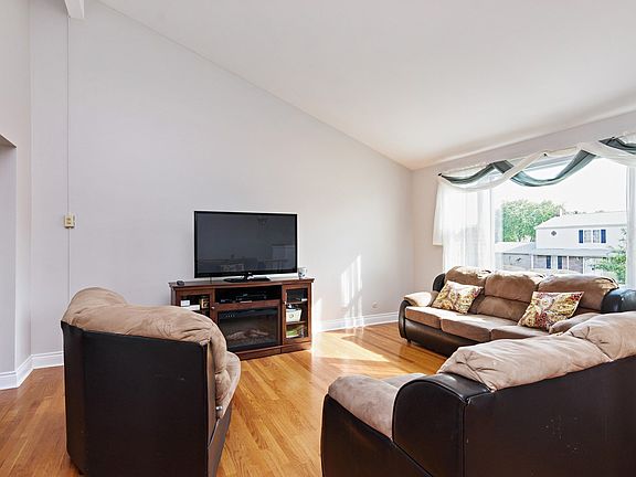 2nd image of 298 Anita St
