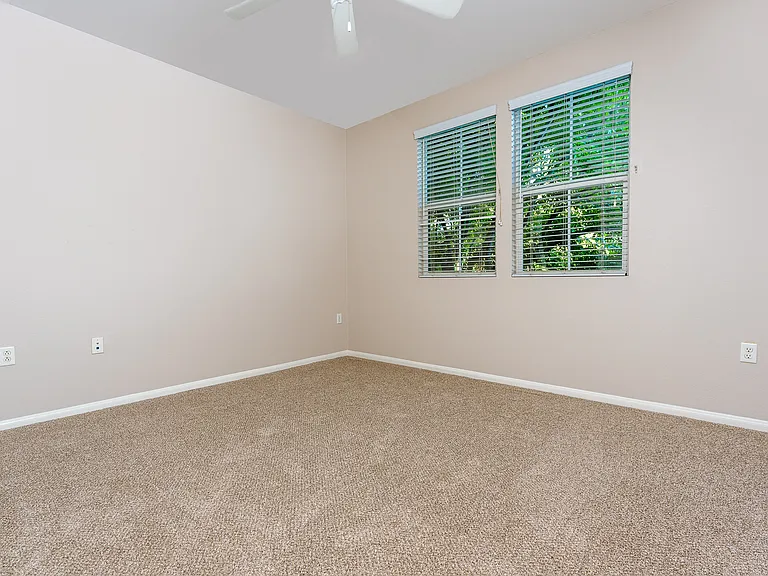 College Park Apartments — Photo 34