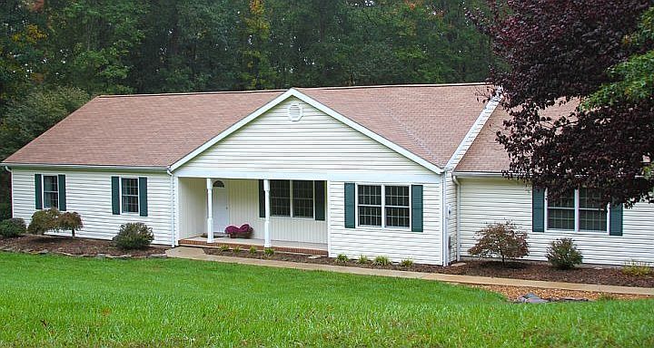 Front of home-extremely well kept