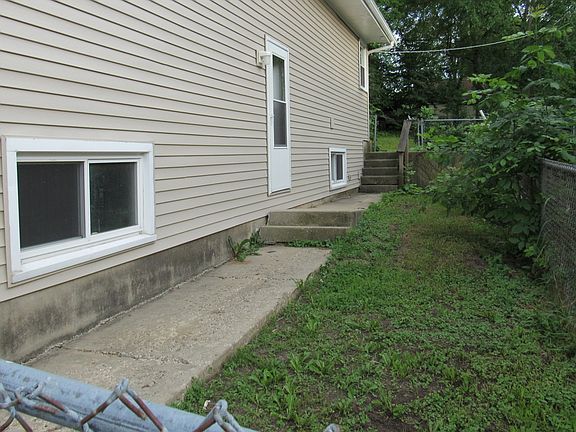 5th image of 511 E Lake Shore Dr