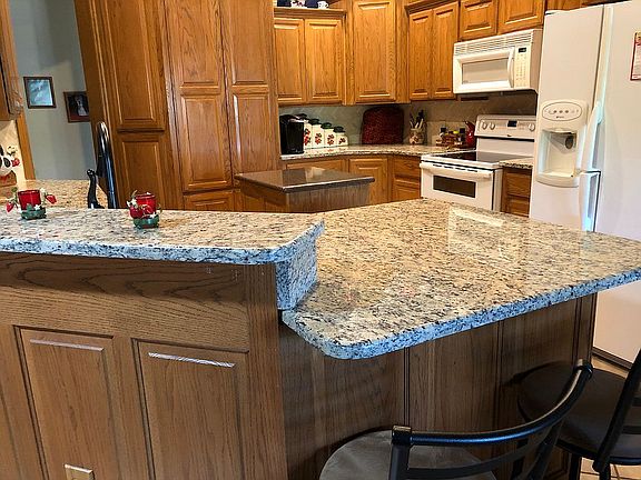 4th image of 3608 Clay Dr
