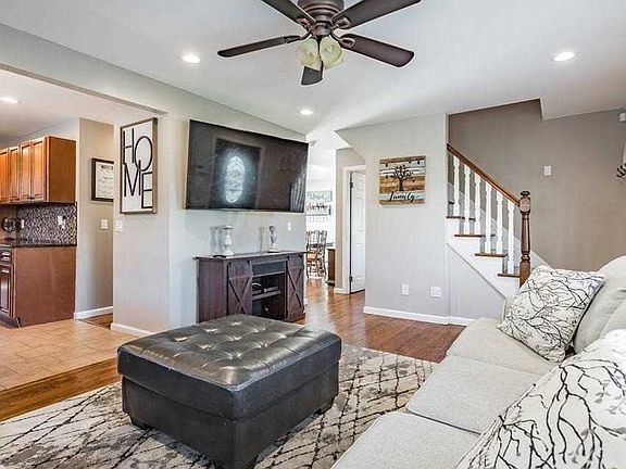 3rd image of 379 Evans Ave
