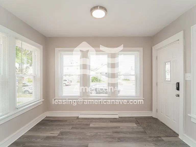 539130_003_wm_-_living_room_12931636.jpg