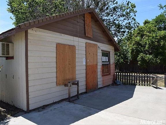 4th image of 9275 Hillside Rd