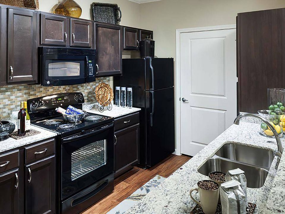 Stylish Kitchen with Modern Finishes