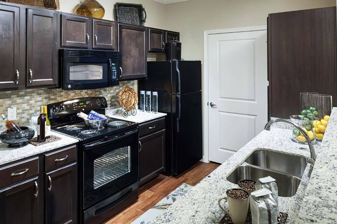 Stylish Kitchen with Modern Finishes