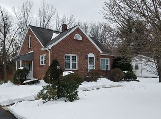 4 Arthur Rd, Newtonville, NY 12110