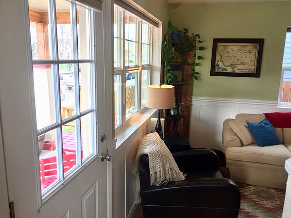 Livingroom Front door area 