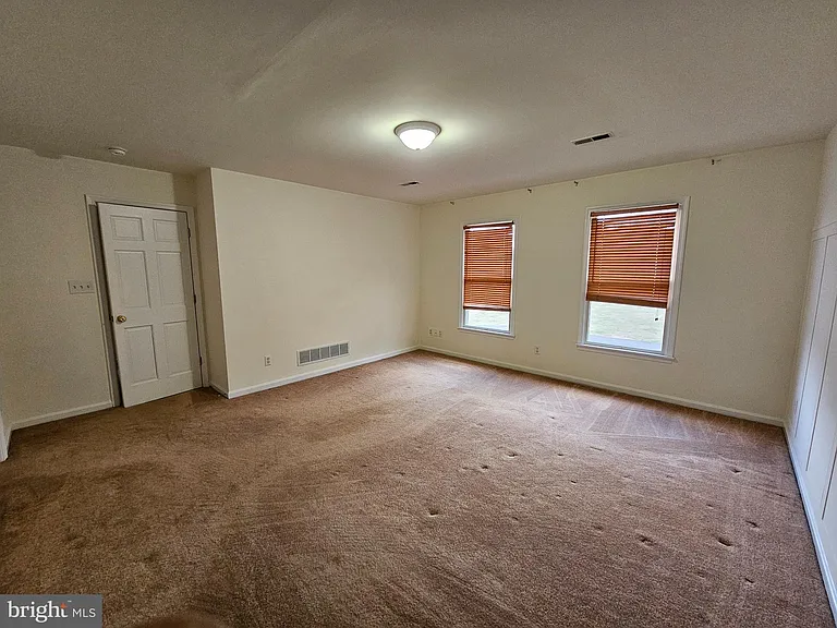 614 E Pebworth Rd — Photo 15