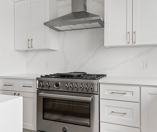 4th image of 595 Broadway #303