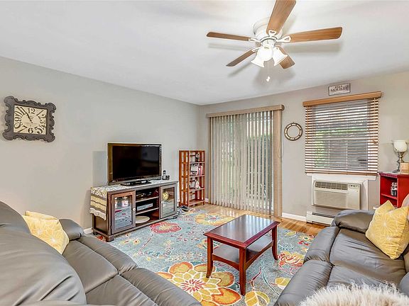 3rd image of 4022 Wilshire Ln