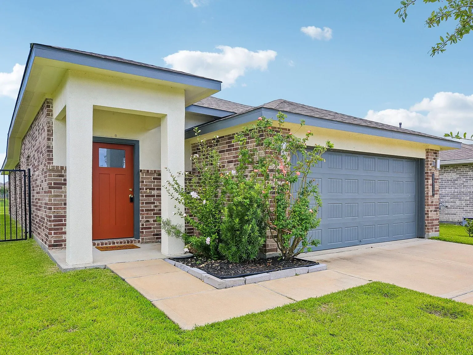 3 bed, 2.0 bath, 1434 sqft, $1,950 — Photo 3