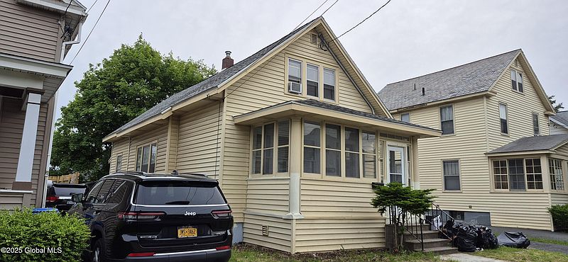 4th image of 176 Benson Street