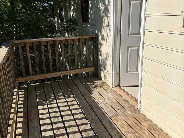 1201 Victoria St — Photo 8