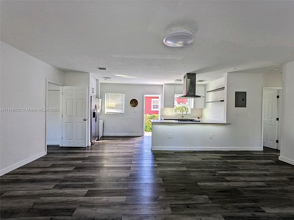 3rd image of 16911 N Miami Ave