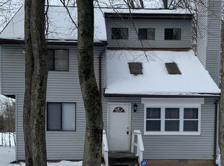 343 Country Place Dr, Tobyhanna, PA