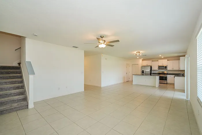 4 bed, 2.5 bath, 2584 sqft, $2,545 — Photo 4